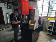 壓鉚機